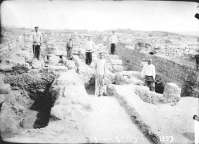 Бригада рабочих на раскопках городища. 1911 год